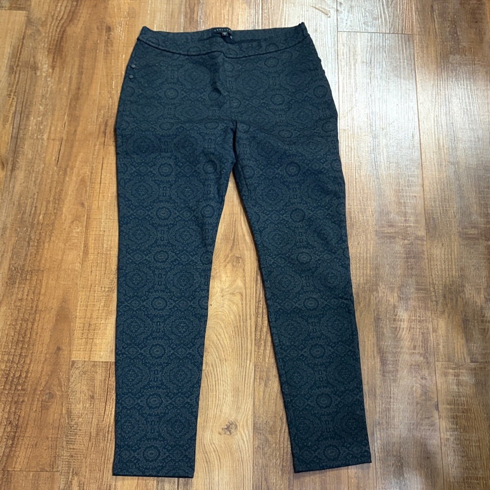 Sanctuary black & gray paisley pull on pants size large
